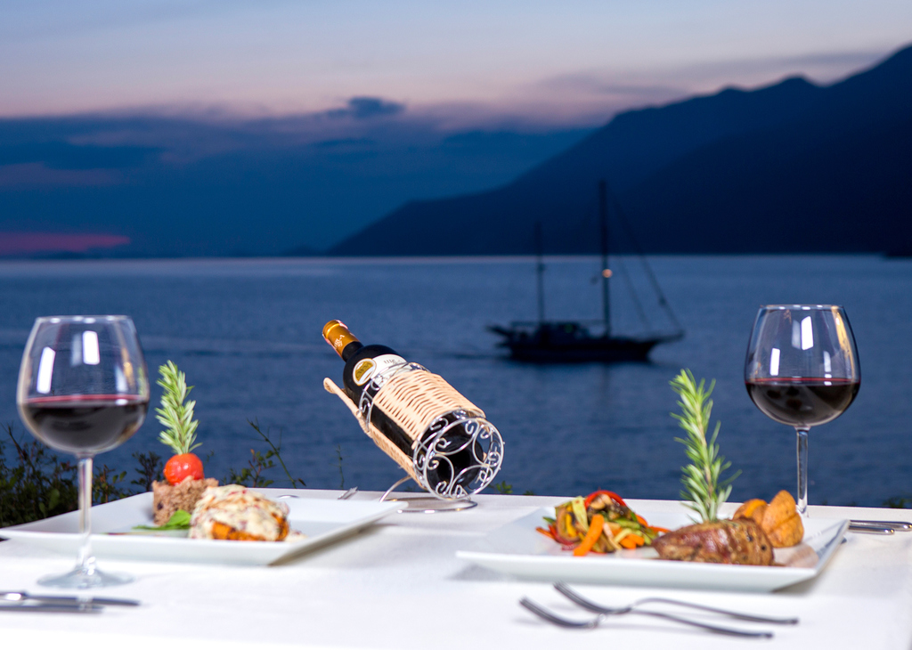 Lukka Dining