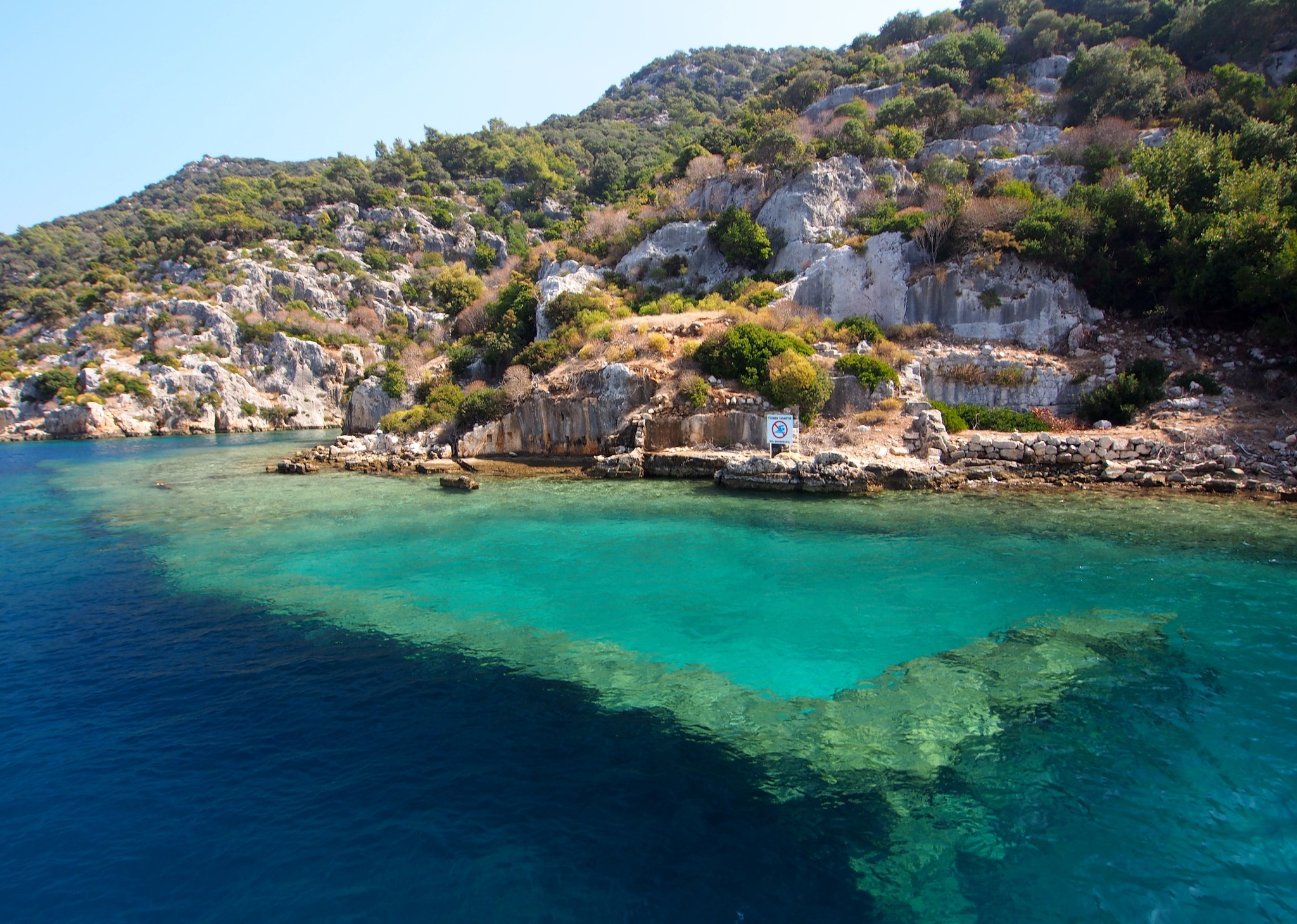 See many natural wonders like Sunken City